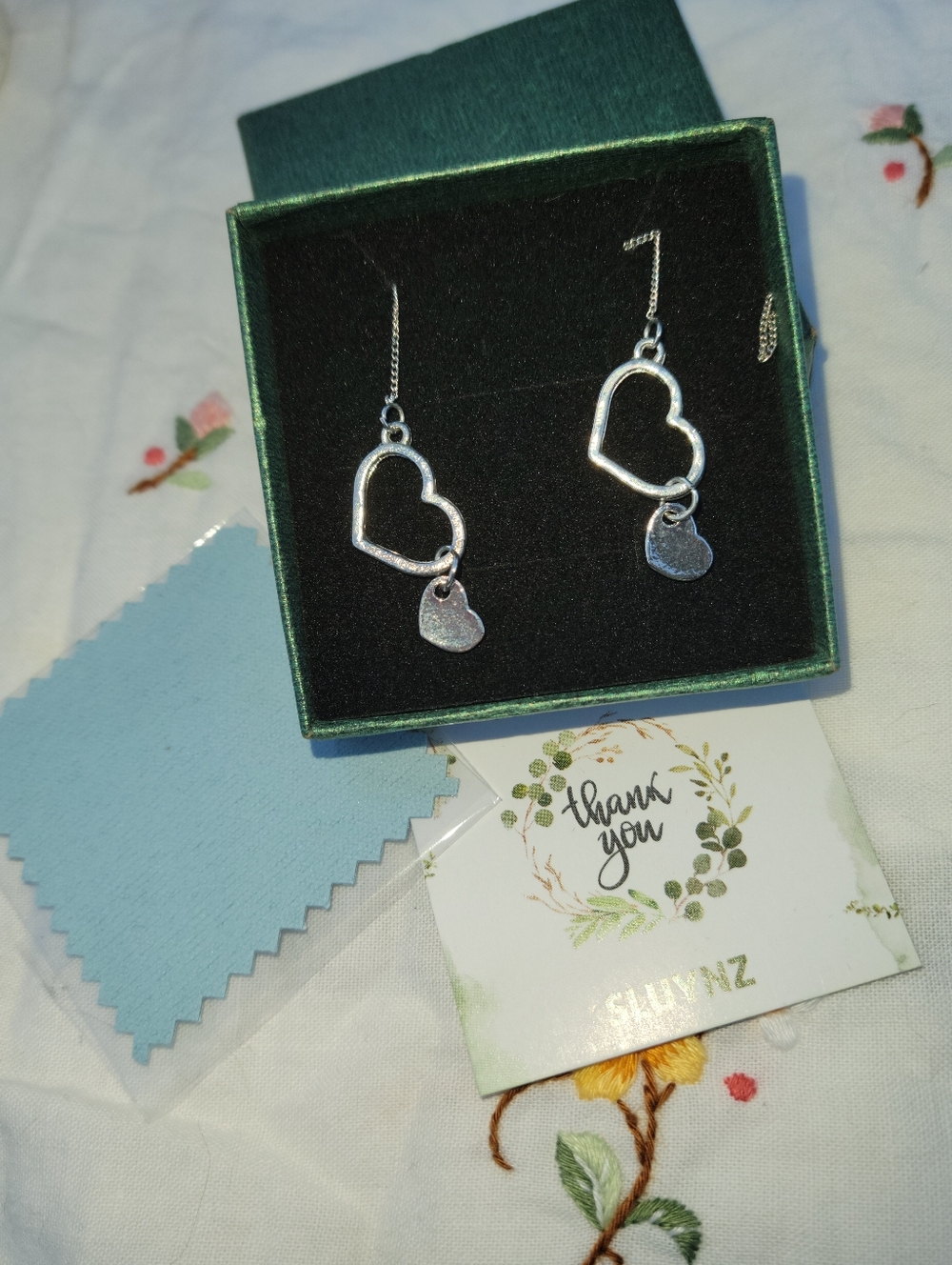 Sluynz Silvertone Double Heart Threader Earrings New Boxed